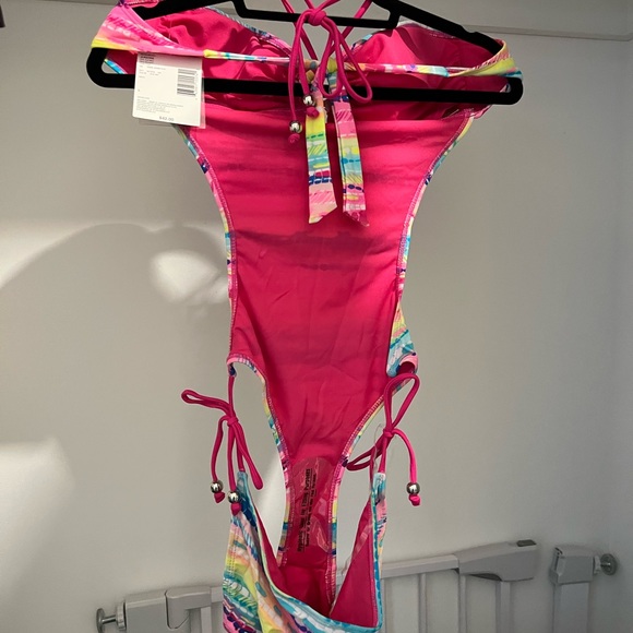 One piece swim suit size large - Picture 2 of 5